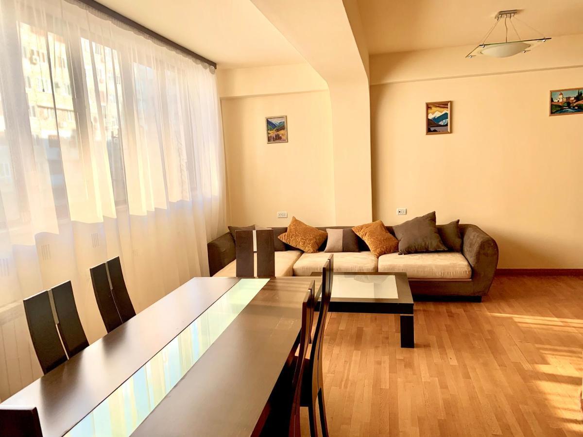 Apartment Amiryan エレバン エクステリア 写真